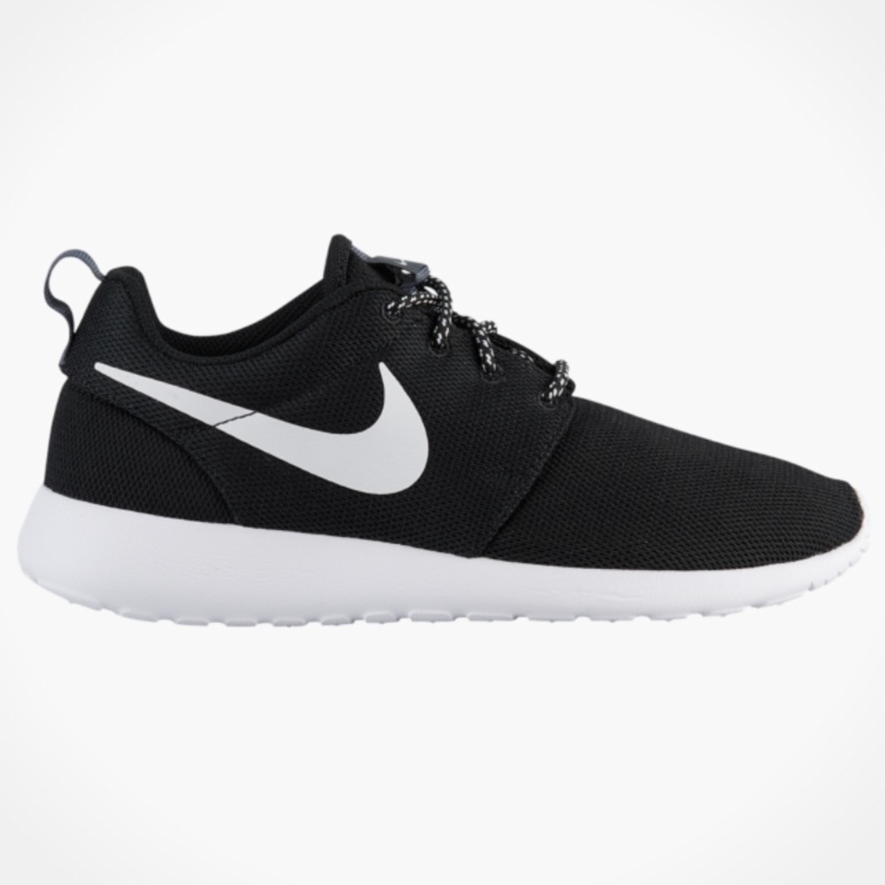 Black Nike Roshes